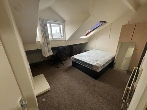 6 bed Terraced to rent Image 5