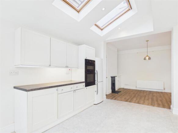 Kitchen 2.jpg
