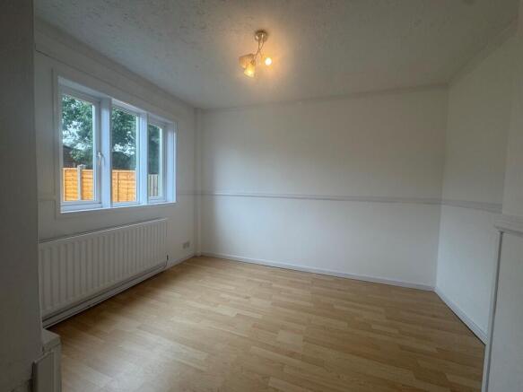 3 bed Semi-Detached to rent Image 4