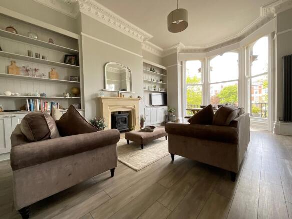2 bed Flat for sale Image 5