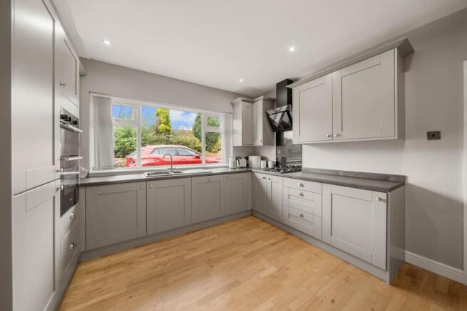 4 bed Detached for sale Image 4