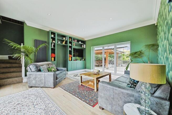 6 bed Detached for sale Image 12