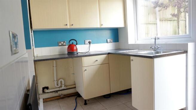 FITTED KITCHEN