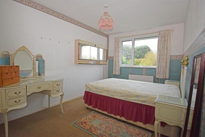 18 Larchmere Drive, bed 2.jpg