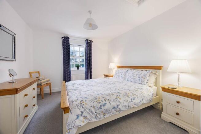 4 bed House for sale Image 9