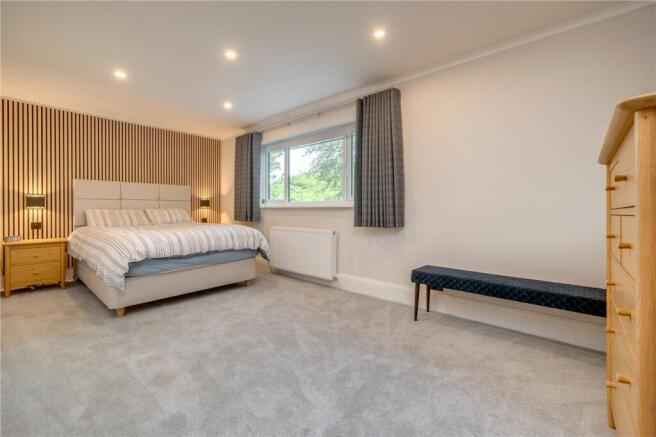 5 bed Detached for sale Image 12