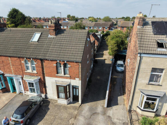 3 Bedroom End Terrace House - For Sale