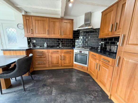 3 bed Semi-Detached for sale Image 7