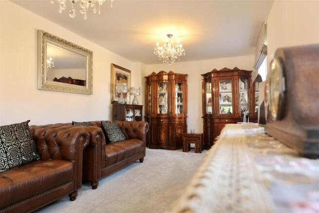 4 bed Detached for sale Image 5