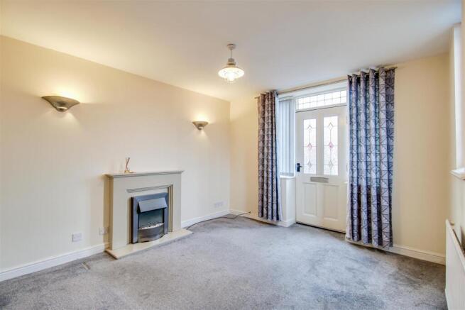 2 bed End of Terrace to rent Image 4