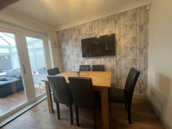 OPEN-PLAN DINING KITCHEN