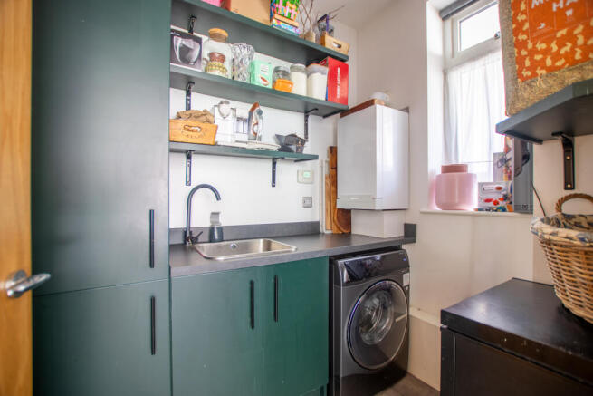 4 bed Semi-Detached for sale Image 6