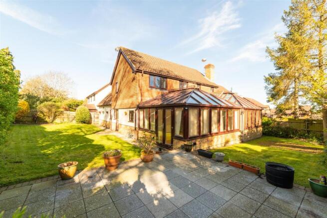 6 Woolstone Ave (3 of 6).jpg