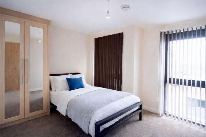 4 bed Apartment to rent Image 5