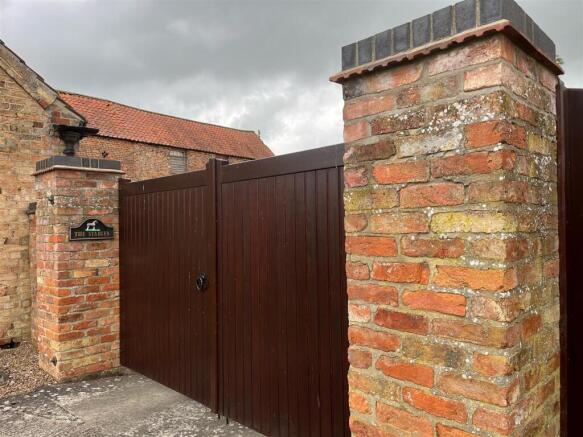 3 bed Barn Conversion to rent Image 11