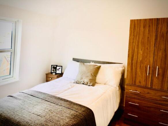 2 bed Apartment to rent Image 5
