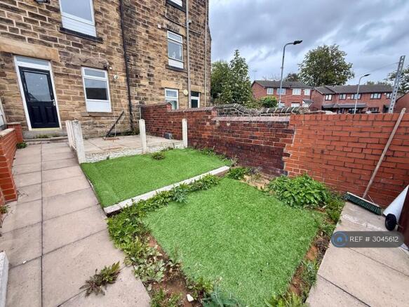 2 bed Terraced to rent Image 12