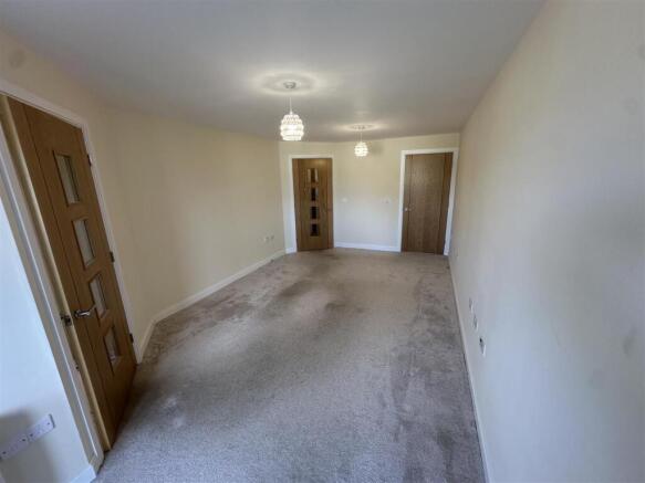 1 bed Apartment to rent Image 6