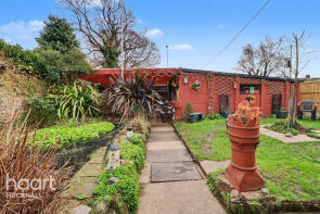 7, Larch Close, Nottingham NG15 6BD