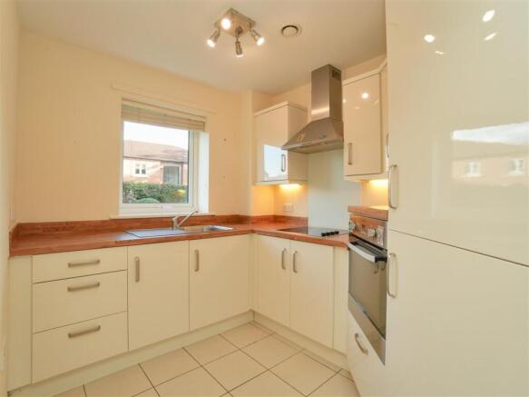2 bed Retirement Property for sale Image 5