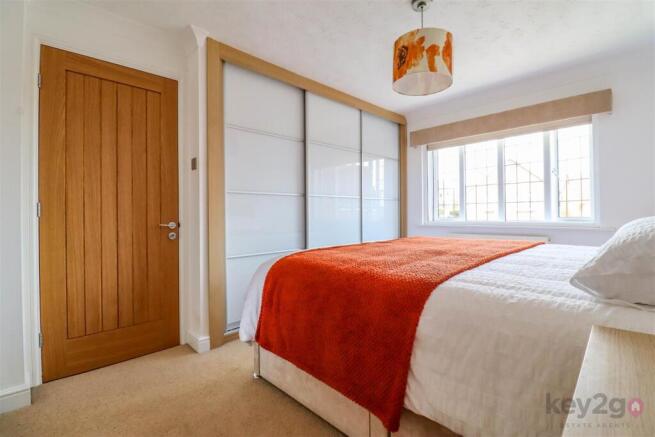 4 bed Detached for sale Image 12