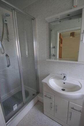 En suite showe...