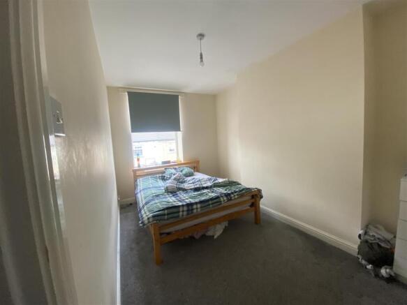 2 bed Terraced to rent Image 4