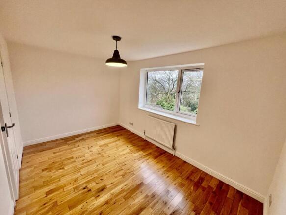 2 bed House to rent Image 11