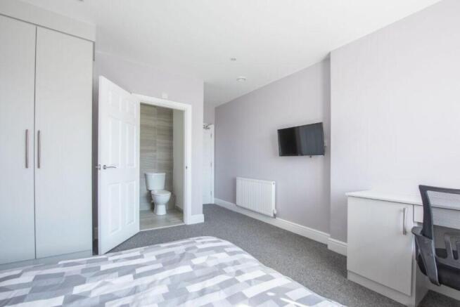 Modern suite with private en-suite and workspac...
