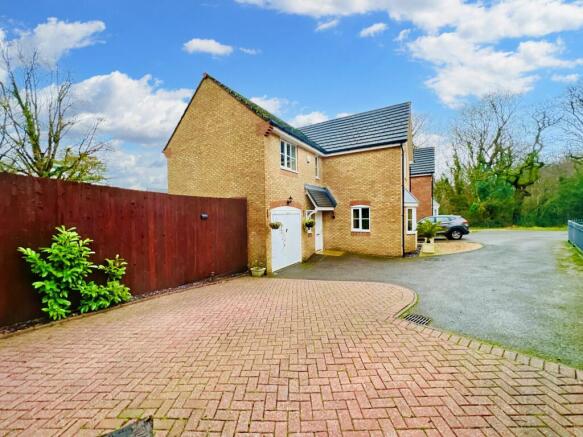 Driveway to front