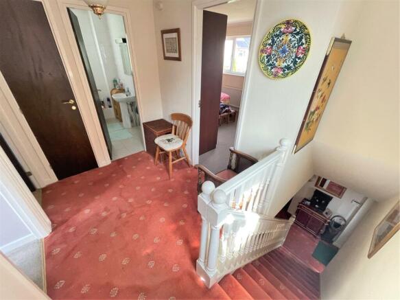 FIRST FLOOR LANDING