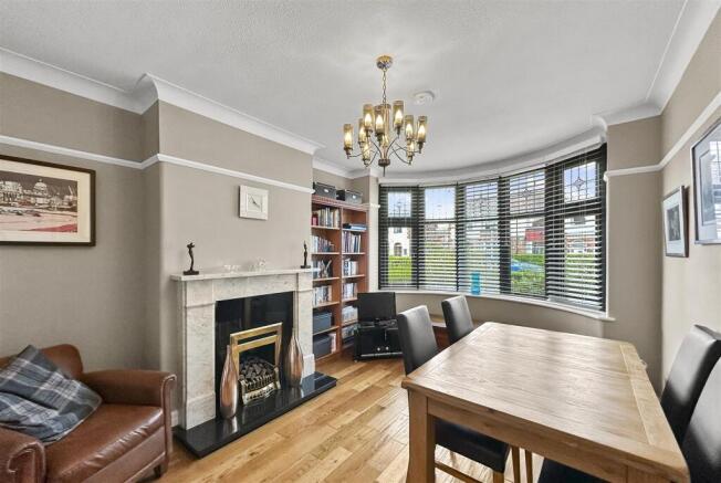 Delahays Road, Hale photo 4