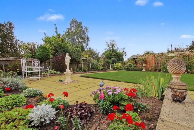Rear Garden - b.JPG