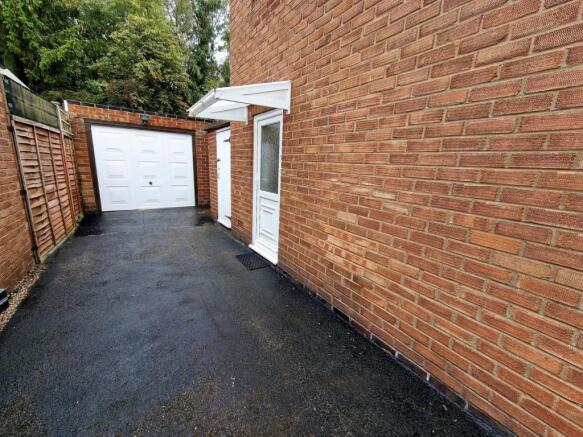 Side Aspect/Driveway