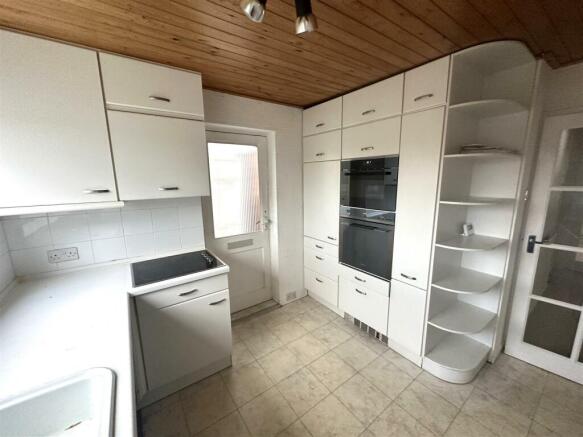 kitchen 1.jpg