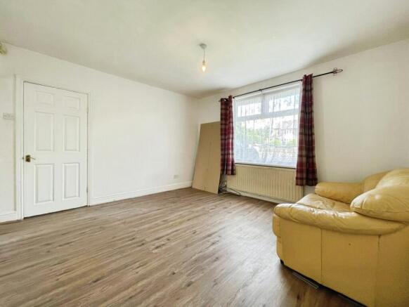 3 bed Semi-Detached for sale Image 4