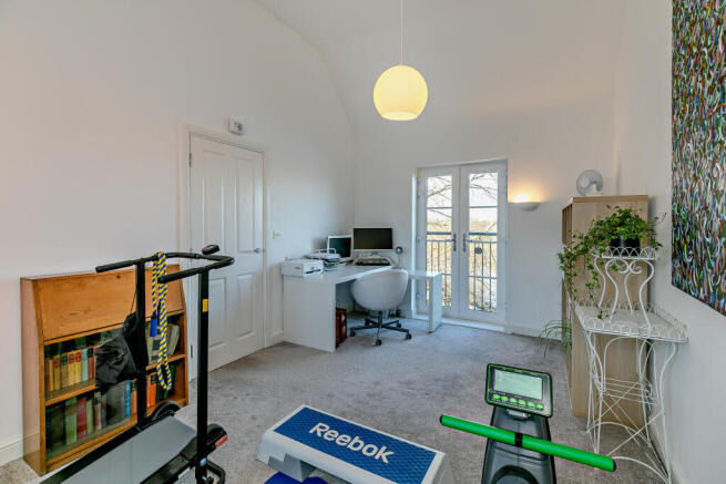 4 bed Link Detached House for sale Image 11