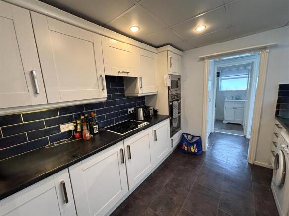 Kitchen 2.jpg