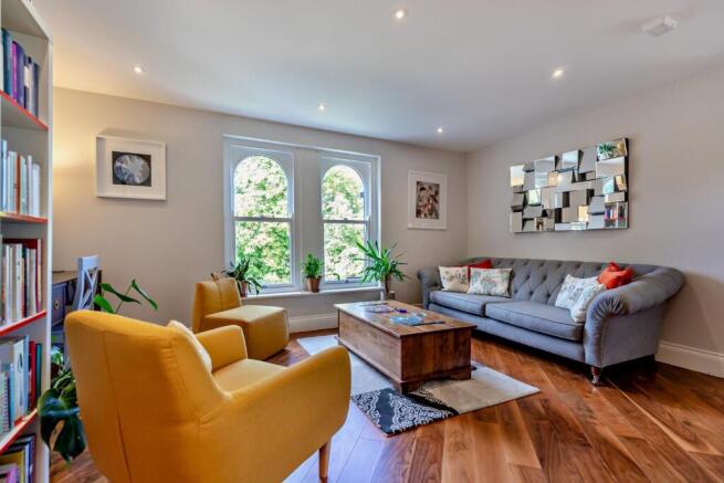 4 bed Apartment for sale Image 6