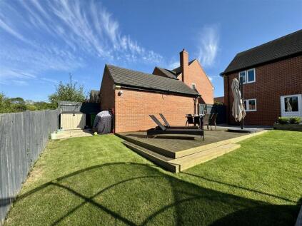 Buttercup Close, Lutterworth, LE17