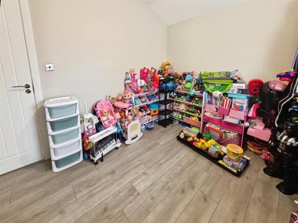 3 bed Semi-Detached for sale Image 12