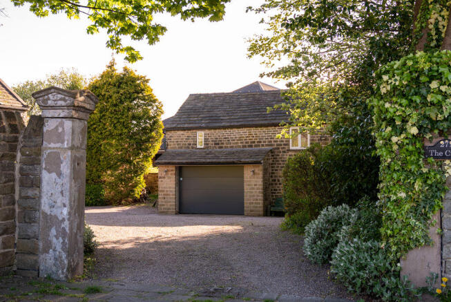 7 bed Detached for sale Image 5