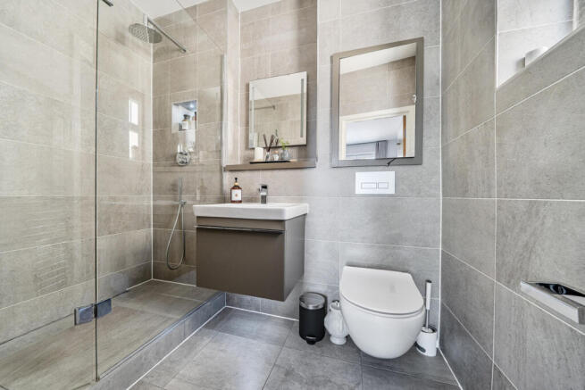 5 bed Detached for sale Image 11