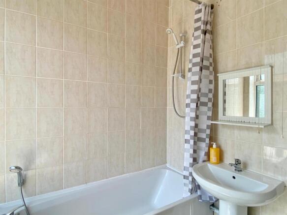 2 bed House for sale Image 8