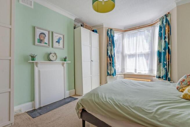 01-af4aJHPropWorld - 72 Knighton Park Road -1-medi