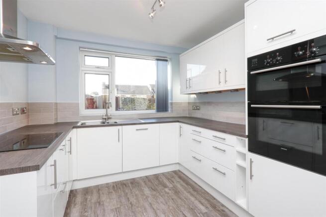 Kitchen2.jpg