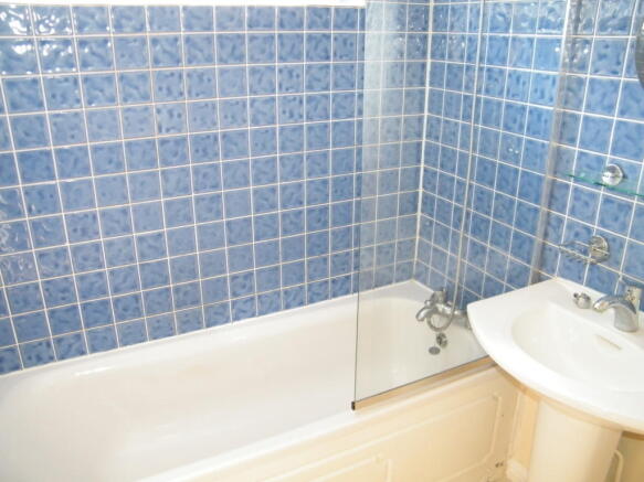 Bathroom (shower and bath)