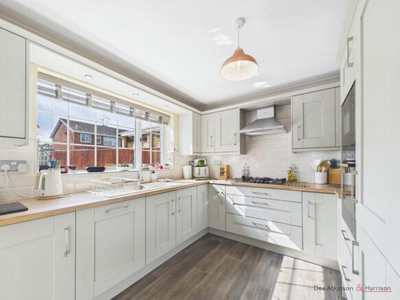 3 bed Semi-Detached for sale Image 8