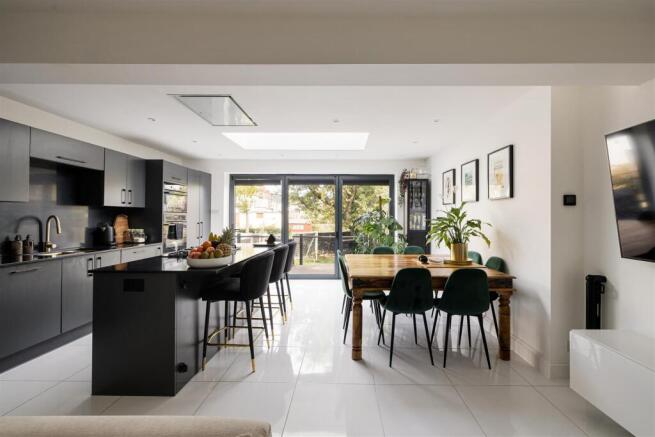 Brackley Square, IG8