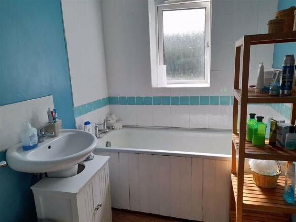 FIXTURES & FITTINGS